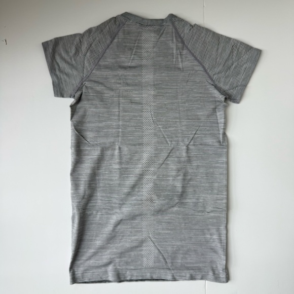 Lululemon Swiftly Tech Short Sleeve 2.0 Black White Stripe Size 6 - Picture 5 of 6
